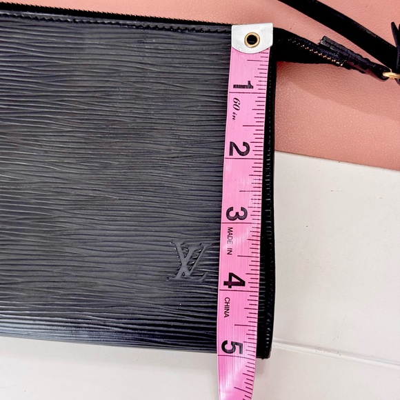 Louis Vuitton Black Epi Pochette - Picture 12 of 12